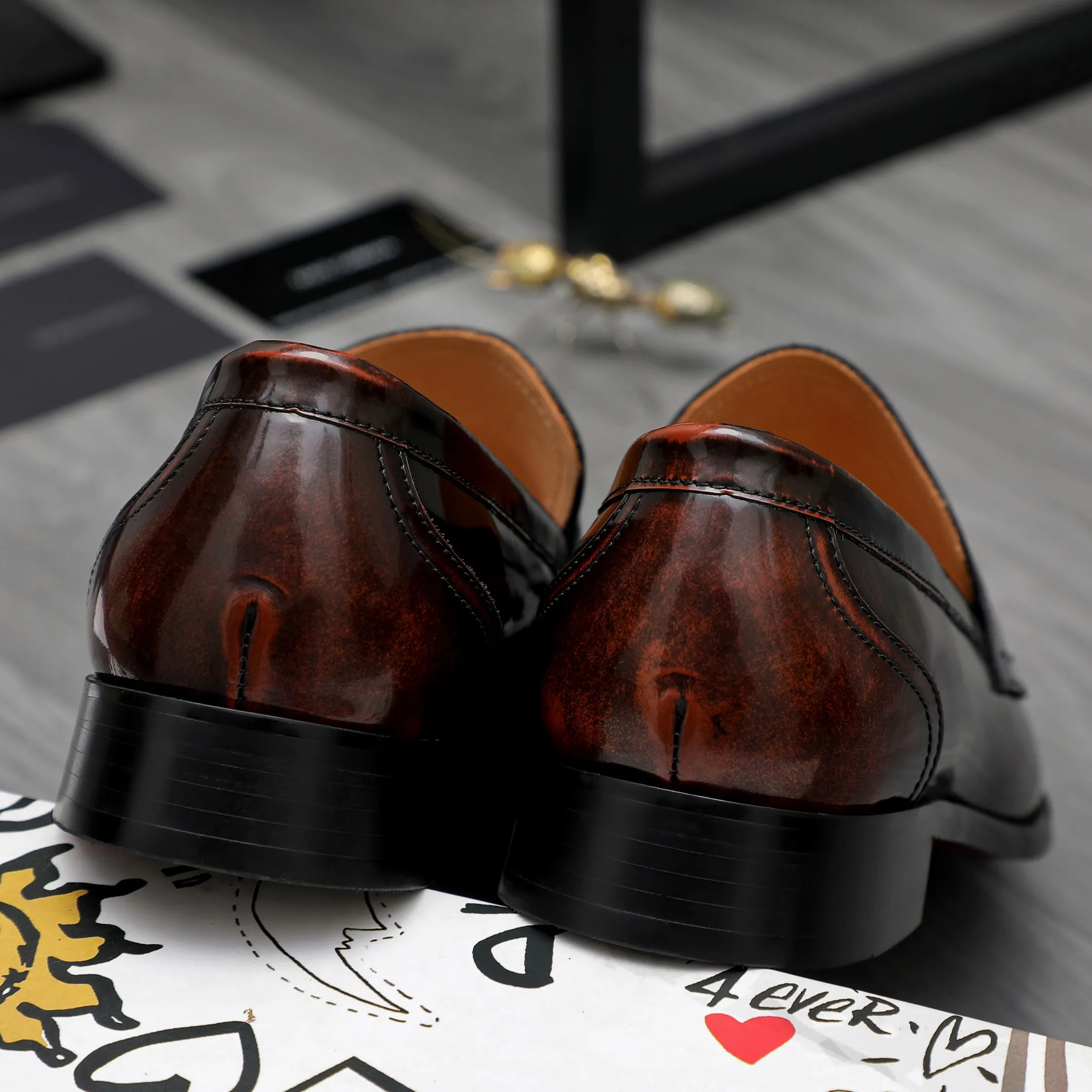 Men's shoes 💰500 Product trademark: DG (Dolce & Gabbana) business casual leather shoes Regular size: 38-45 (45 is custom-made and non-returnable) Product materials: Selected pearlescent polished cowhide upper, cowhide lining, original outsole